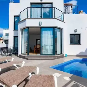 Increible Con Piscina Privada Villa